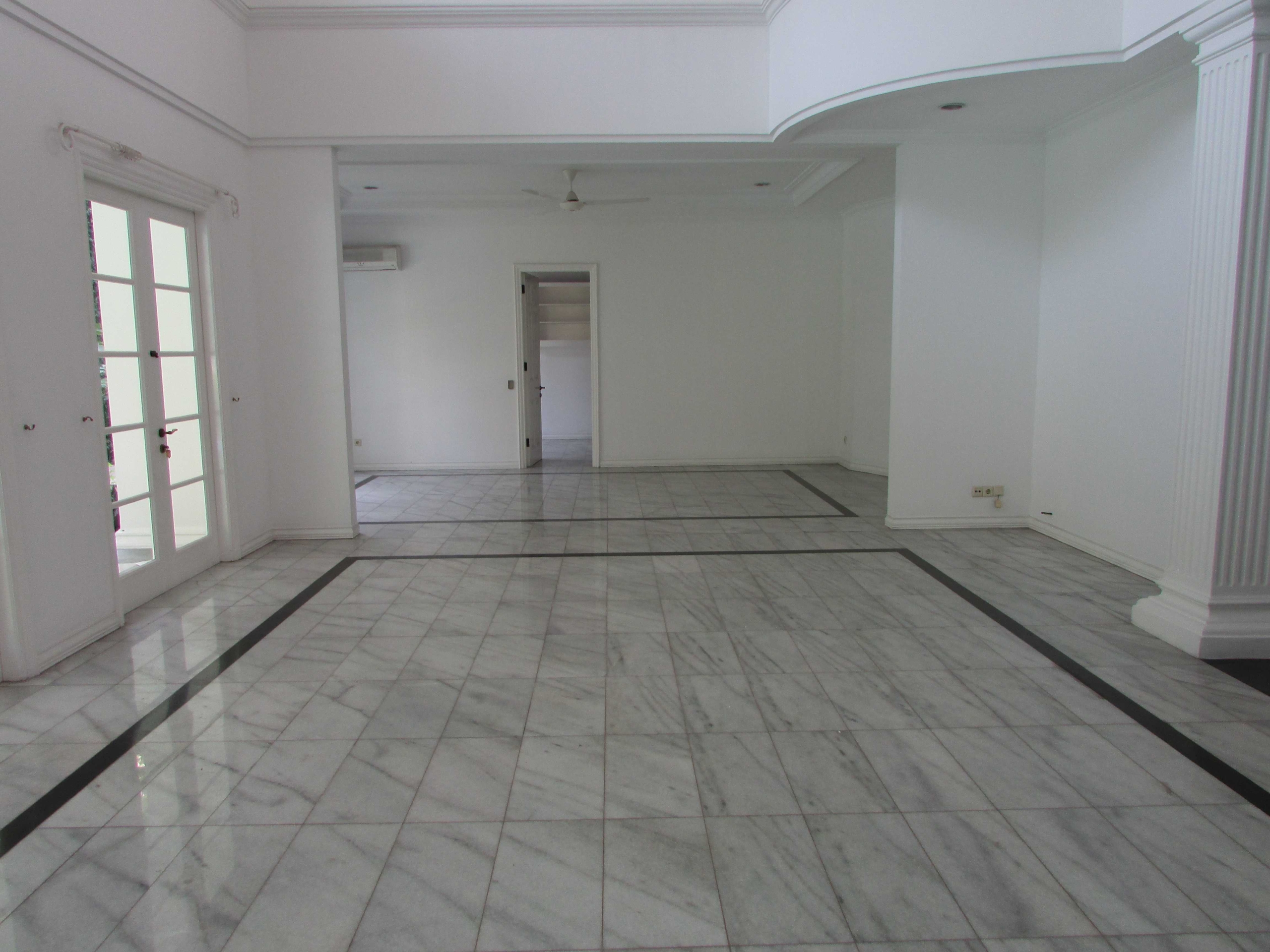 PALM MANSION – 5BR – Living Area