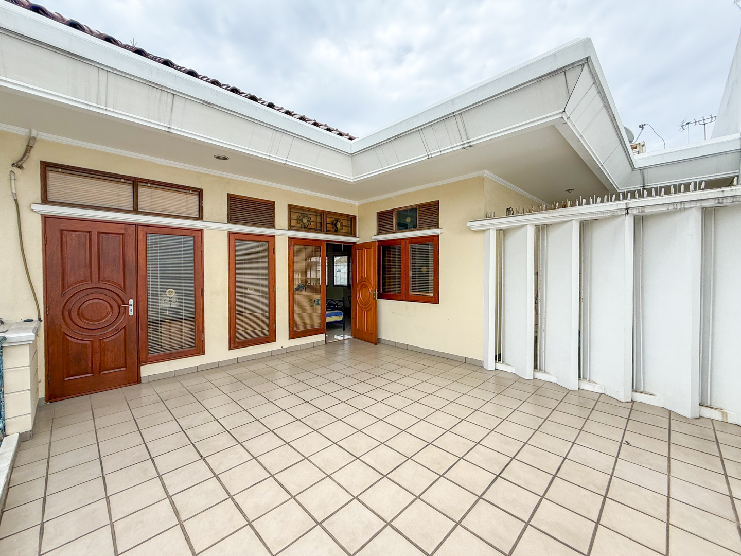 TJBS-RAJAWALIMAS-BIG BALCONY TJBS-RAJAWALIMAS-BIG BALCONY