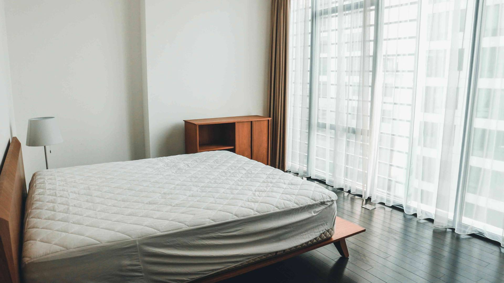 VERDE 0NE-3BR-MASTER BEDROOM FROM ENTRANCE BEDROOM