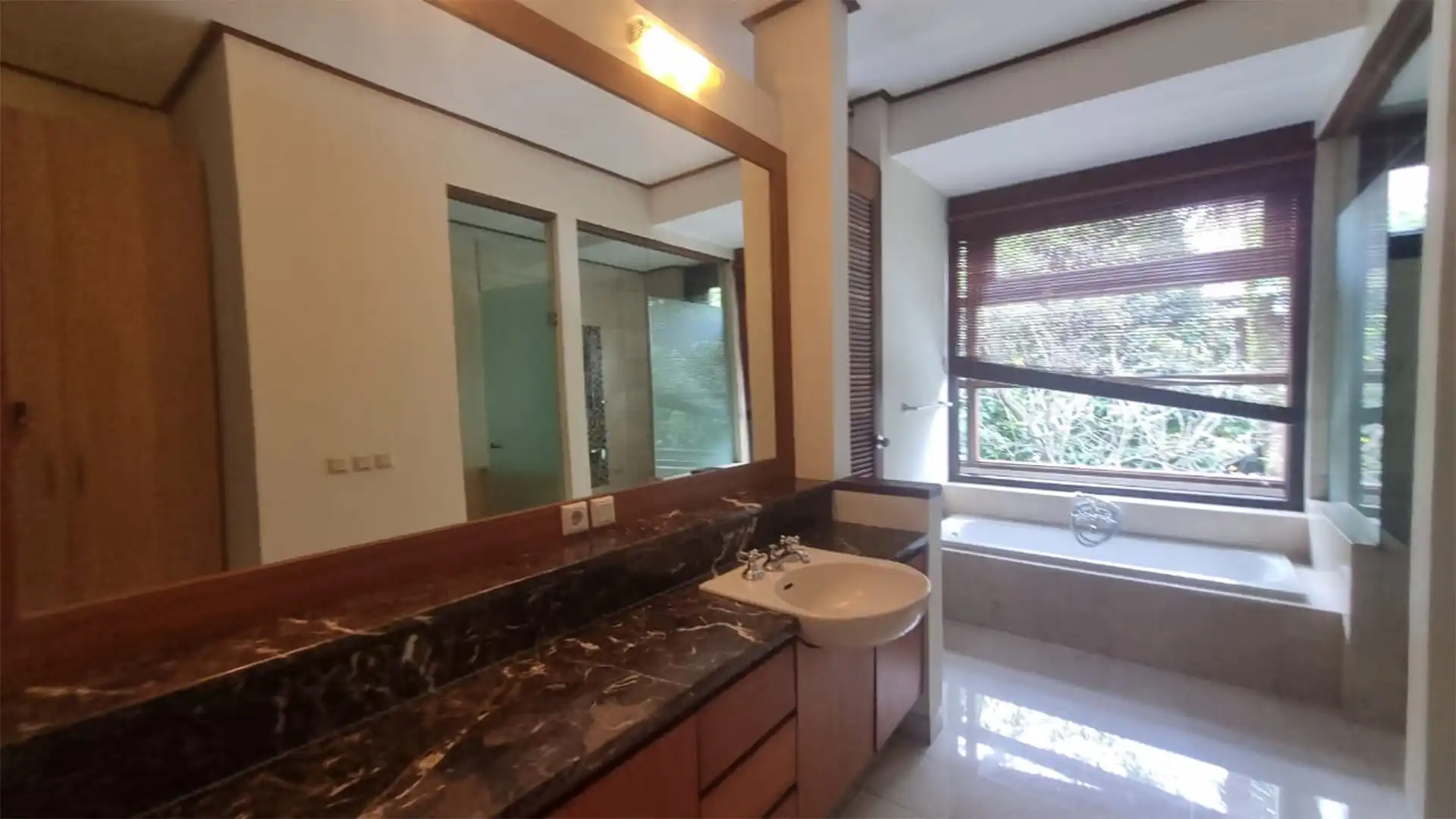 Villa Veranda-3BR-Bathroom 2