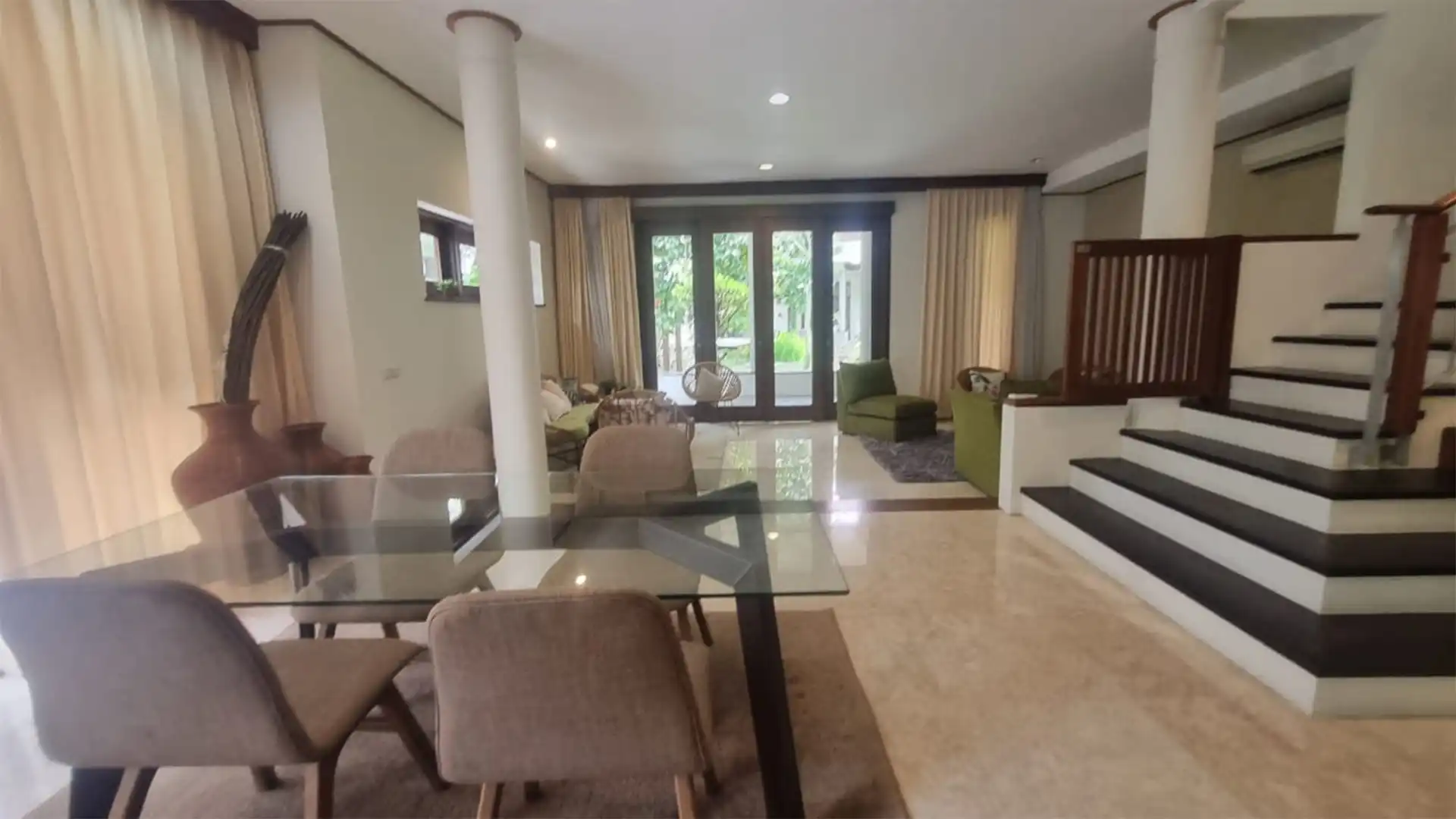 Villa Veranda-3BR-Dining Area