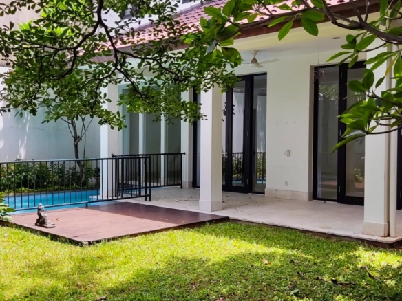 Palm mansion kemang - backyard