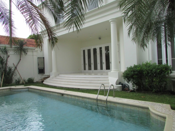 Palm mansion pejaten - swimming pool area