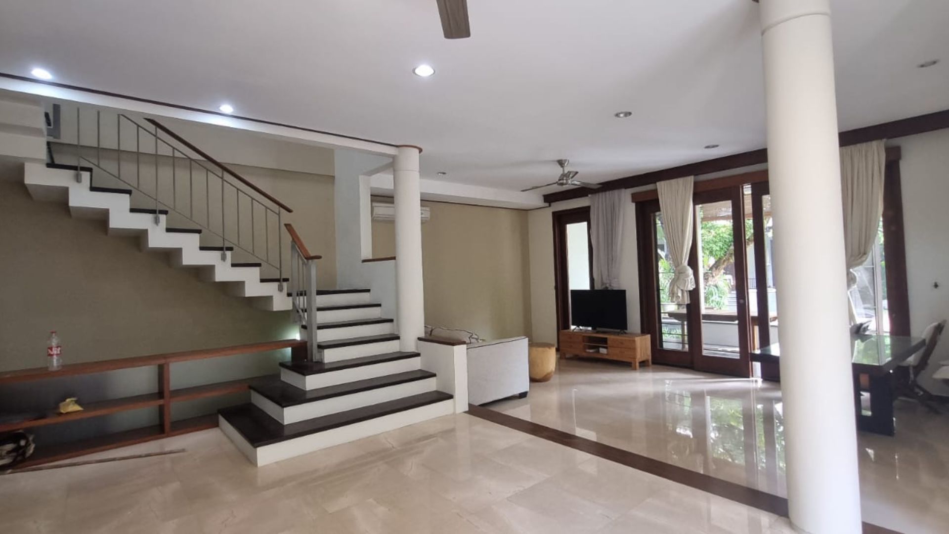 villa Veranda 1-3br- Stairs 2