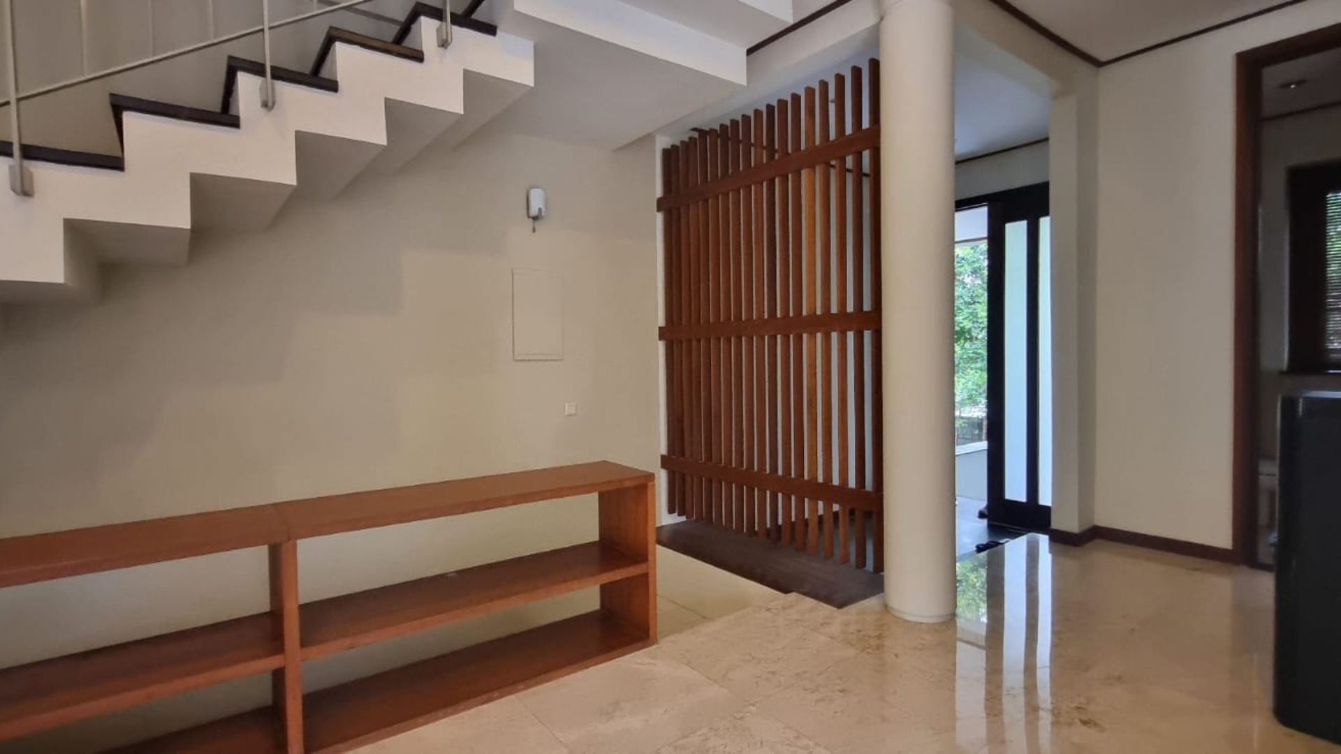 villa Veranda 1-3br- Strairs