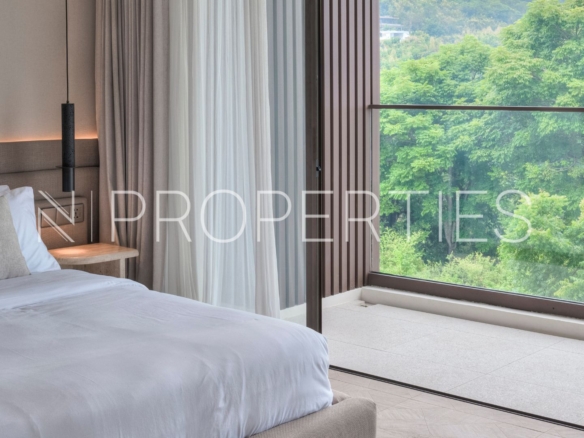 BATU BINGIN - BEDROOM WITH BALCONY AND A VIEW