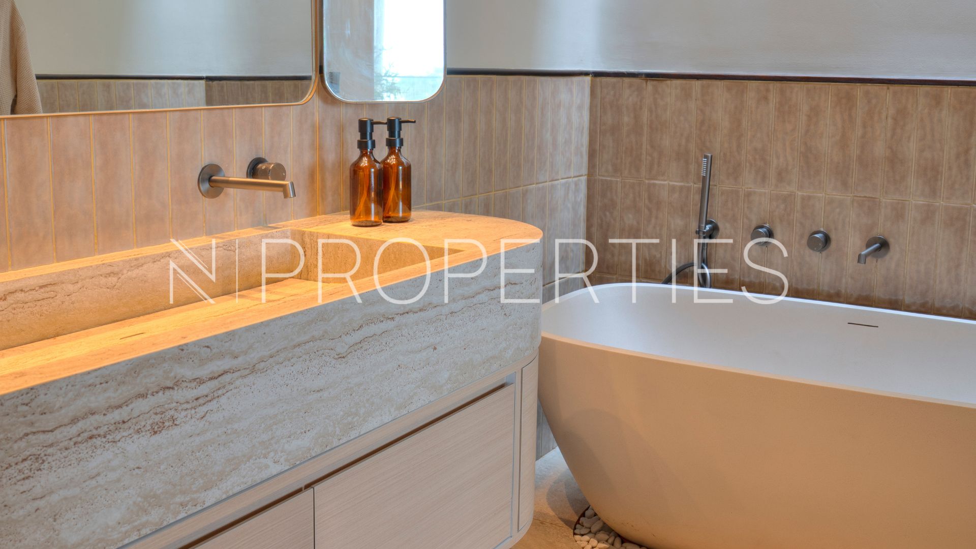 BATU BINGIN – MASTER BATHROOM