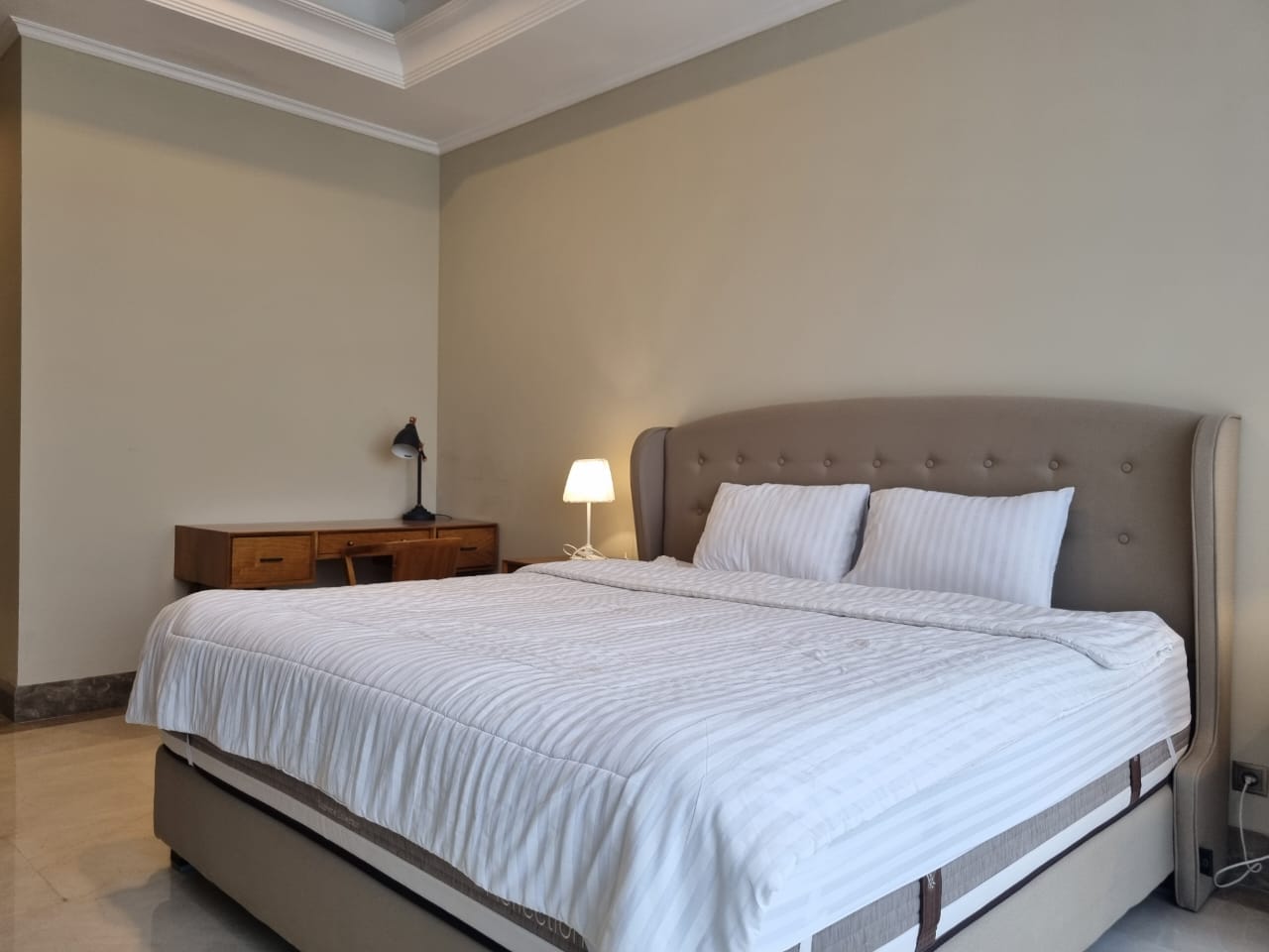 DISTRICT170-2BR-LARGE BEDROOM