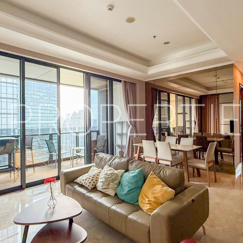 DSTC032-DISTRICT8-LIVING AREA