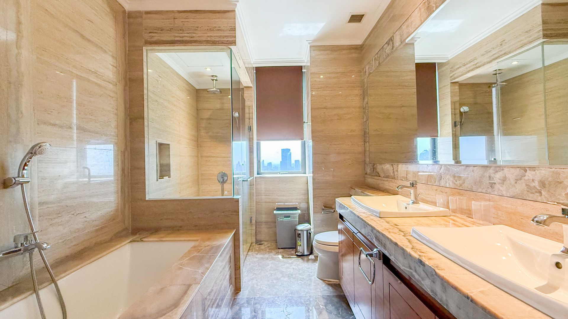 DSTC032-DISTRICT8-MASTER BATHROOM