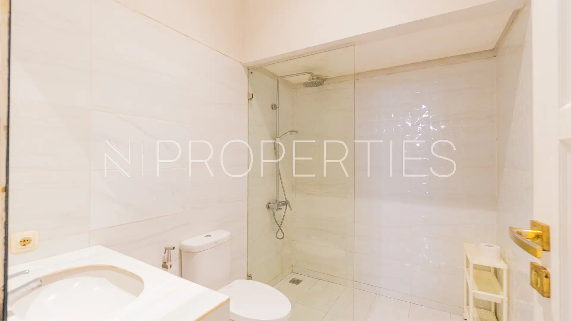 GAHARU NO.24-4BR-Bathroom 1