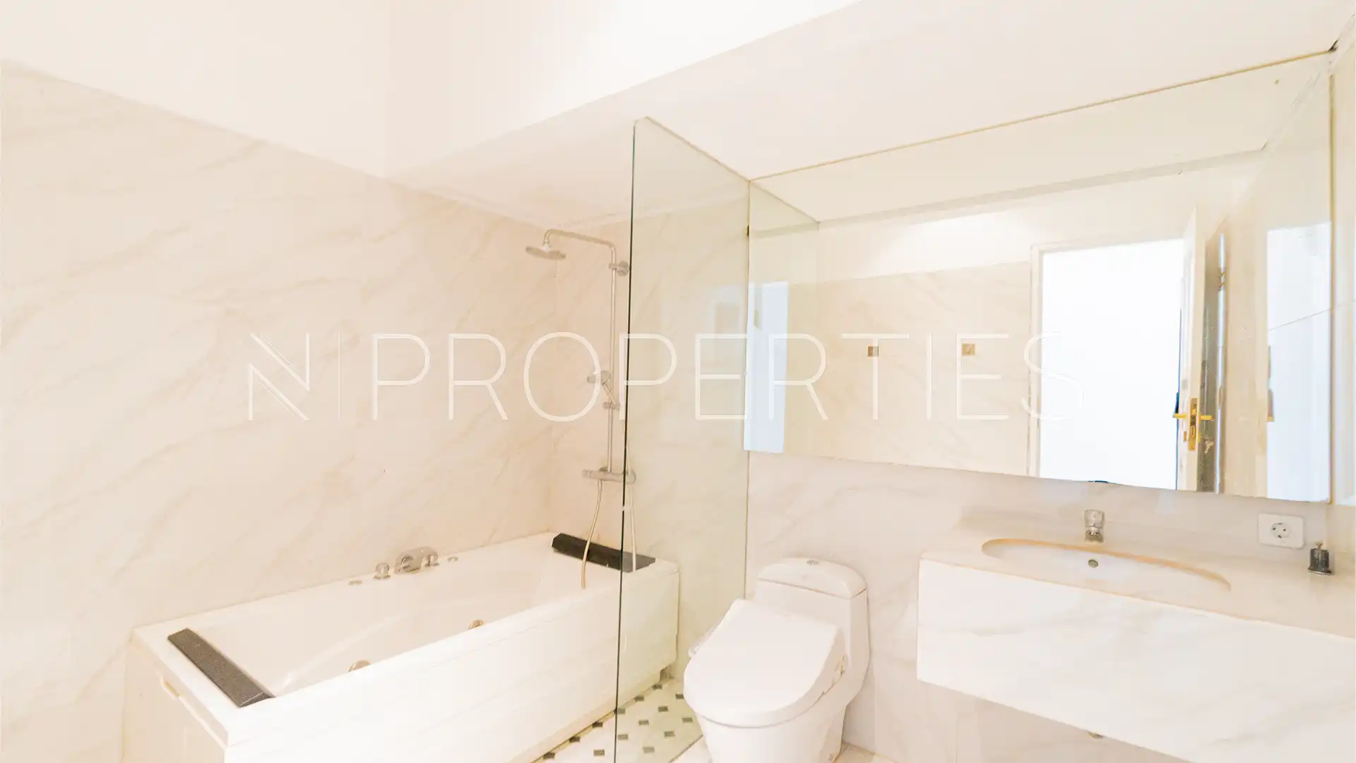 GAHARU NO.24-4BR-Bathroom 2