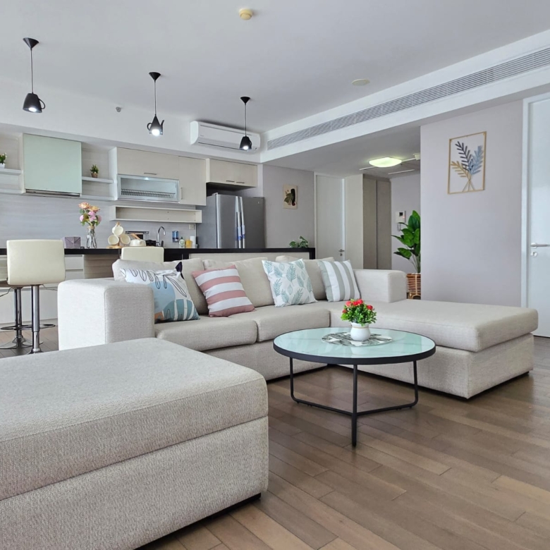 Verde One - Living room area