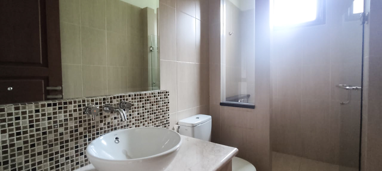 KEMANG-4BR-BATHROOM