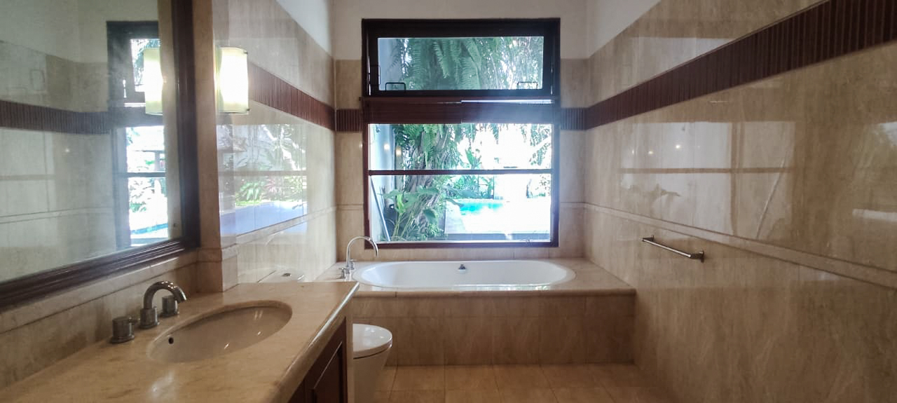 KEMANG-4BR-MASTER BATHROOM