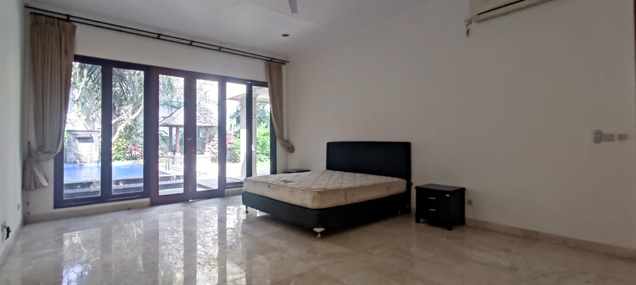 KEMANG-4BR-MASTER BEDROOM