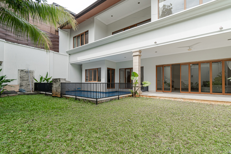 KEMANG-5BR-BACKYARD