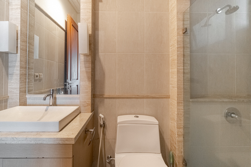 KEMANG-5BR-BATHROOM