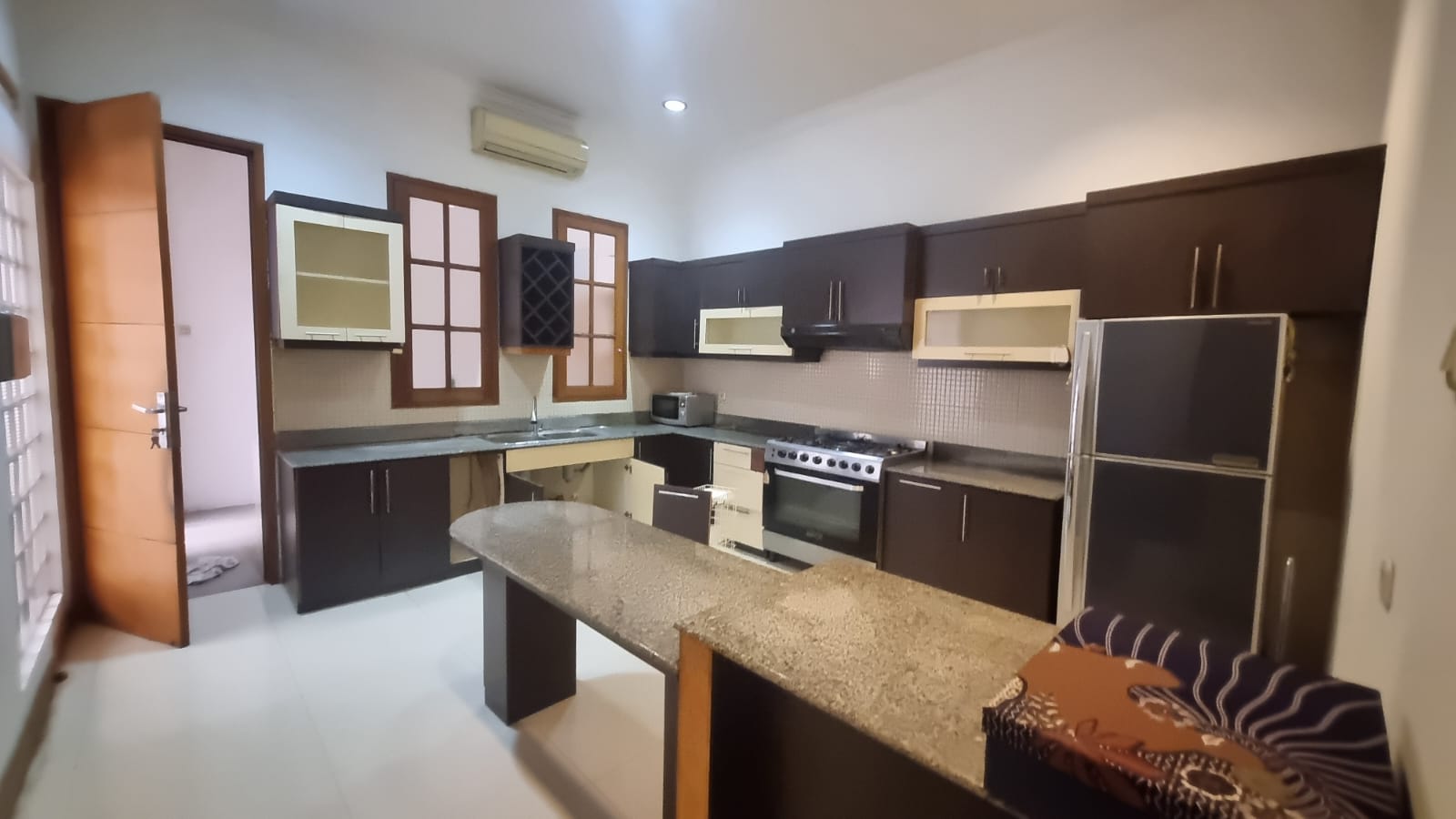 KEMANG-5BR-KITCHEN