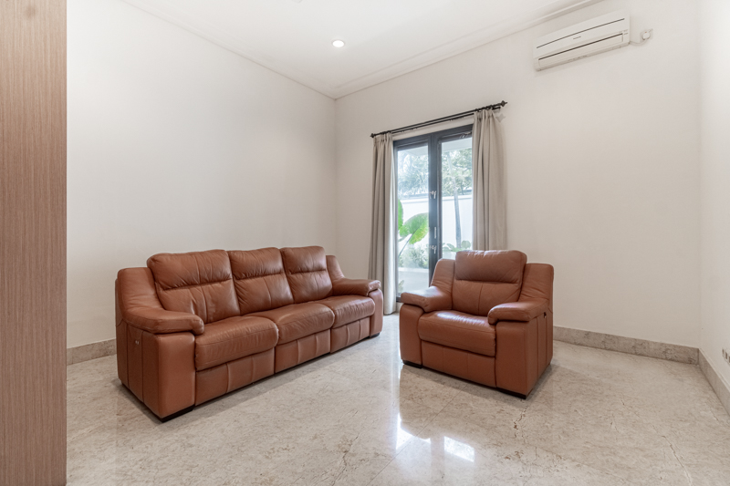 KEMANG-5BR-LIVING AREA