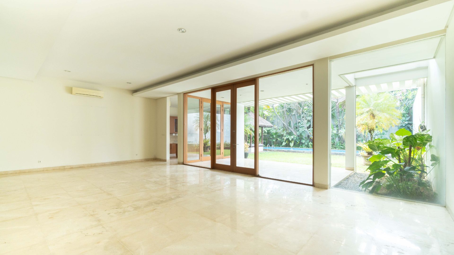 KEMANG – 5BR – LIVING AREA KEMANG 5 - 5BR - LIVING AREA