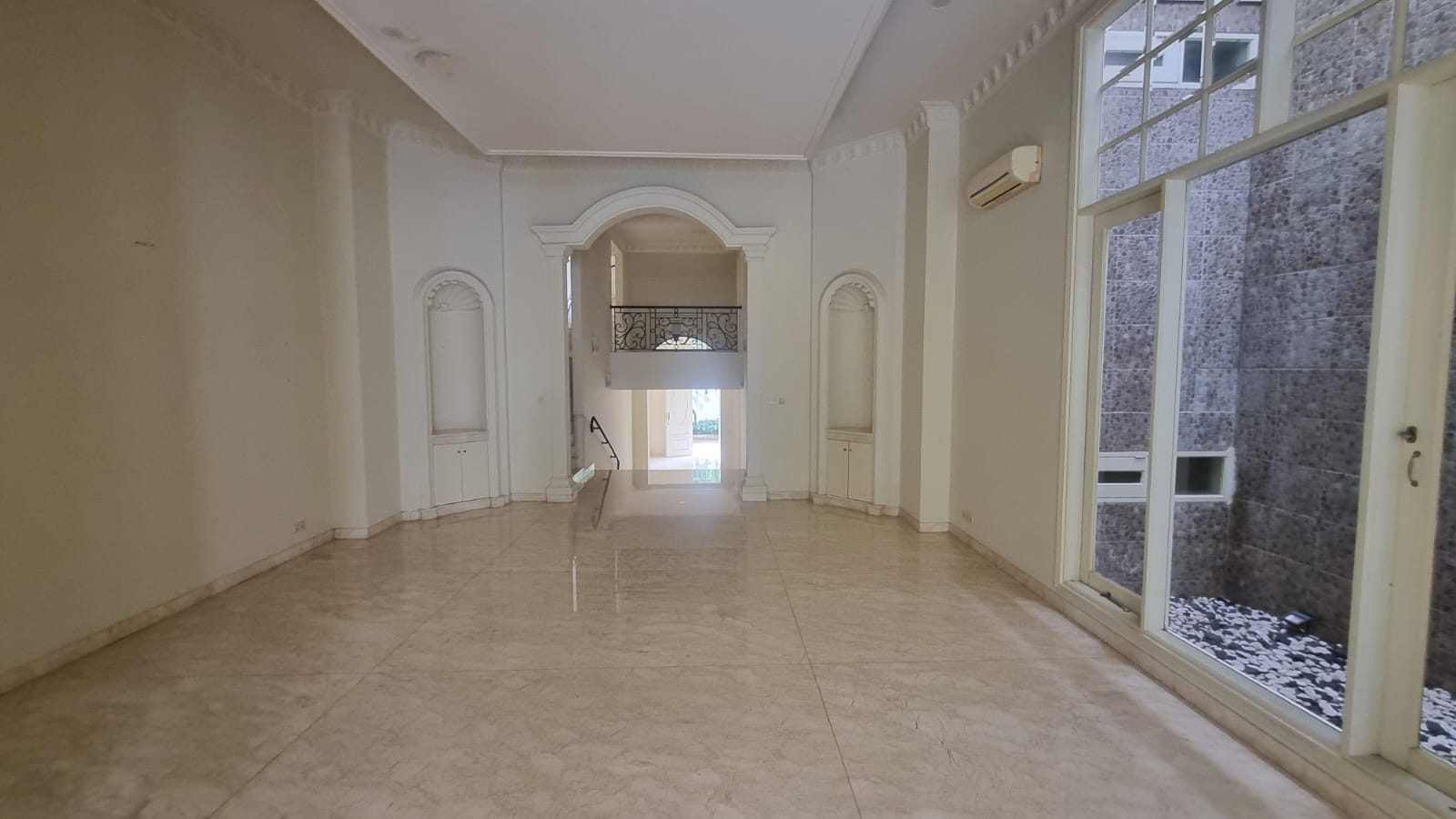 KEMANG-6BR-LIVING AREA 2