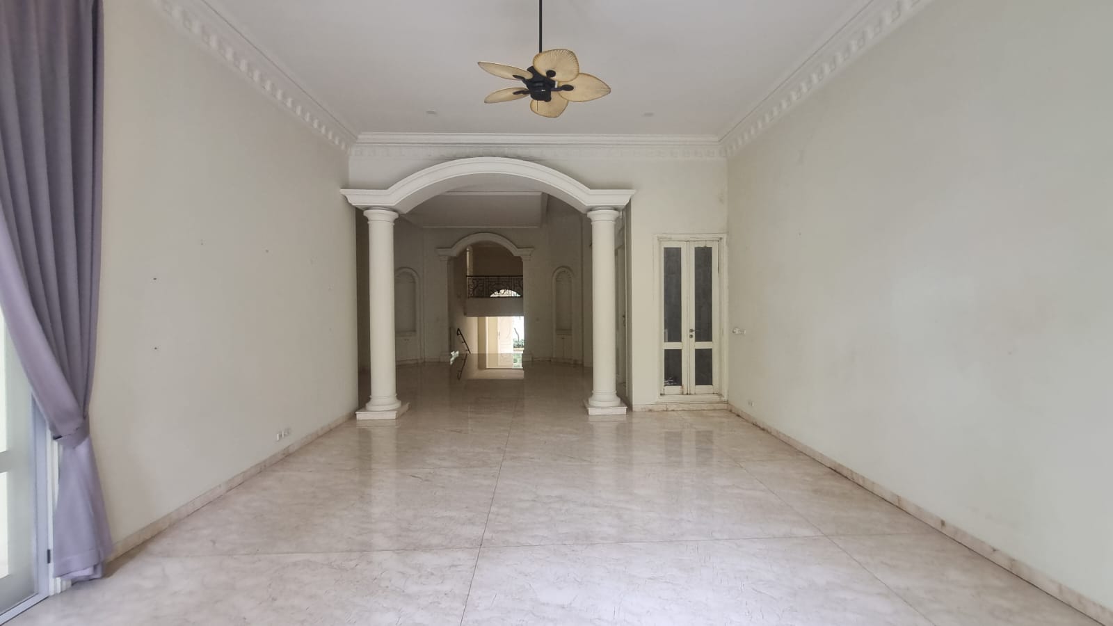 KEMANG-6BR-LIVING AREA