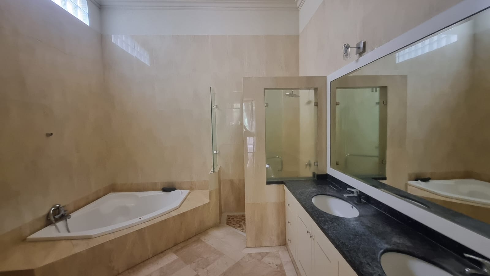 KEMANG-6BR-MASTER BATHROOM