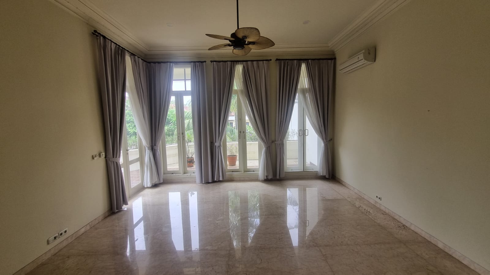 KEMANG-6BR-MASTER BEDROOM