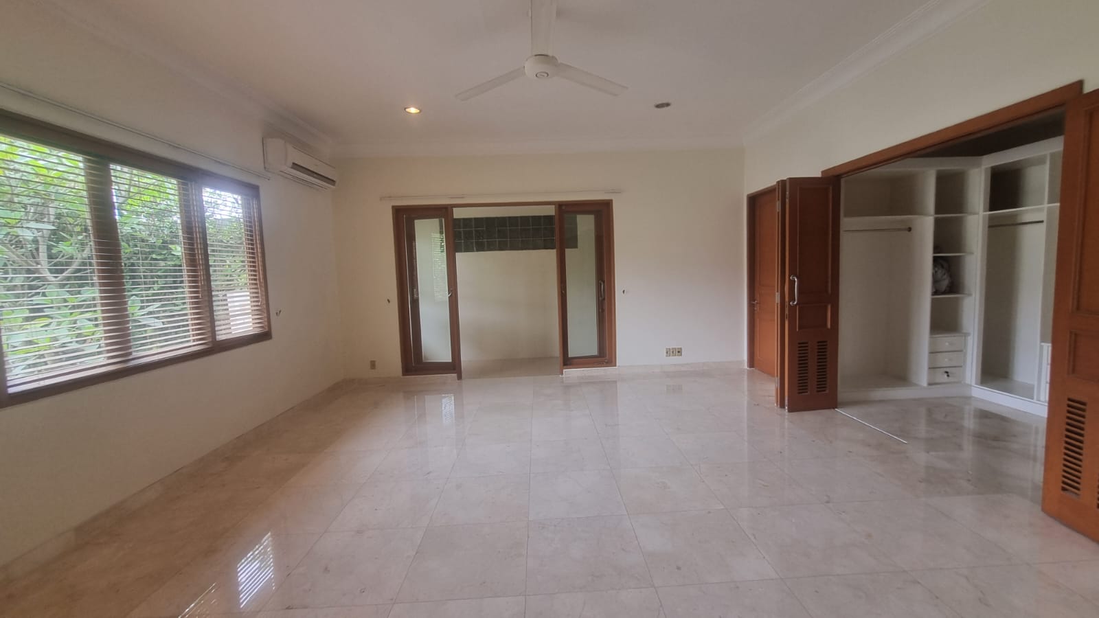 Kemang-5BR-Master Bedroom