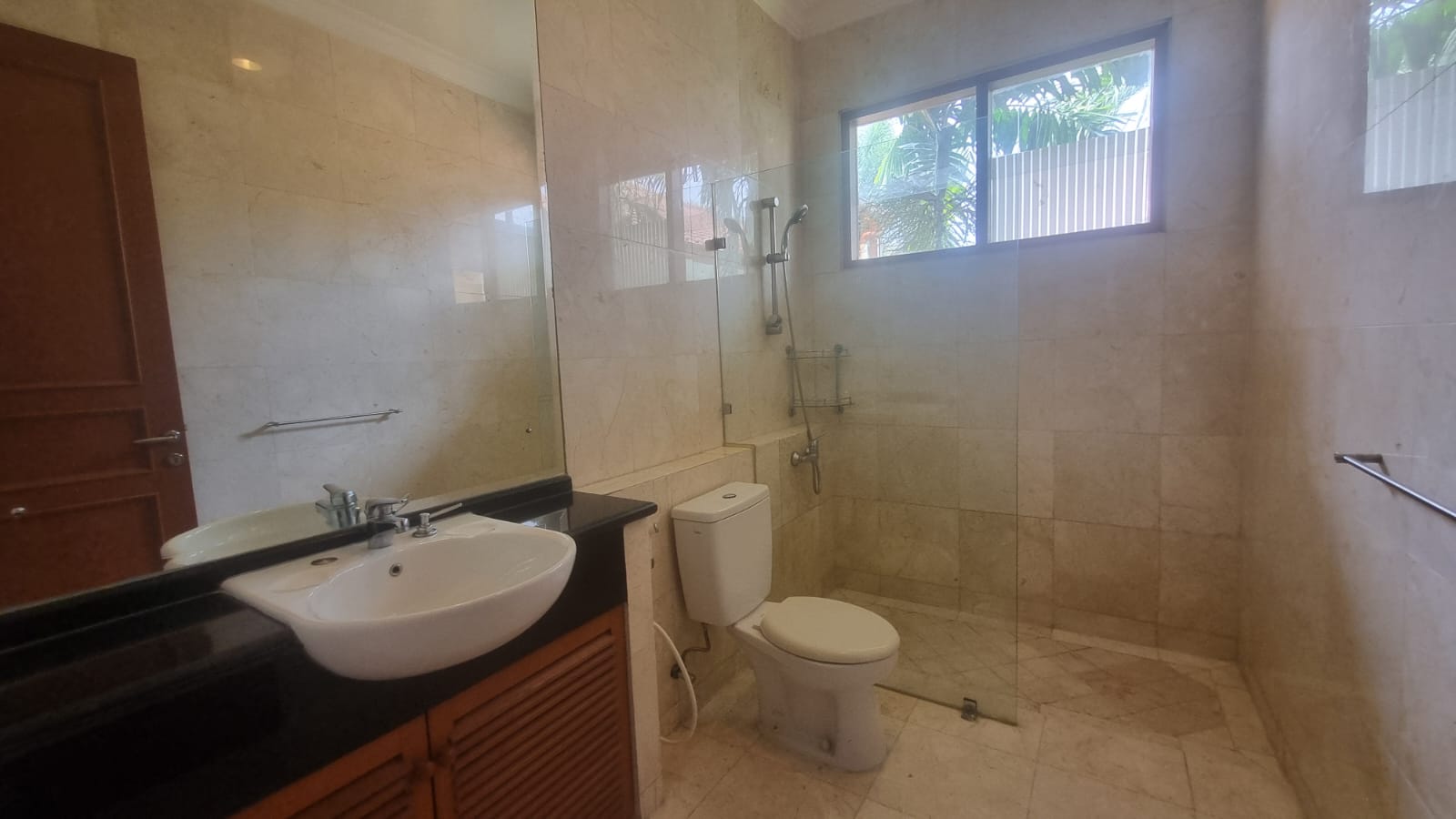 Kemang-5BR-Second Bathroom