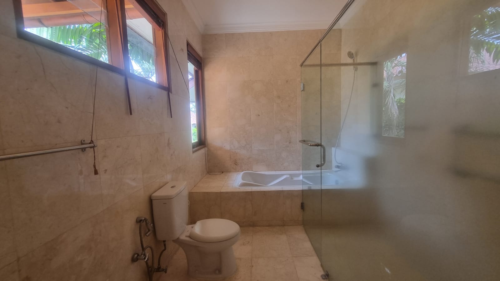 Kemang-5BR-Third Bathroom