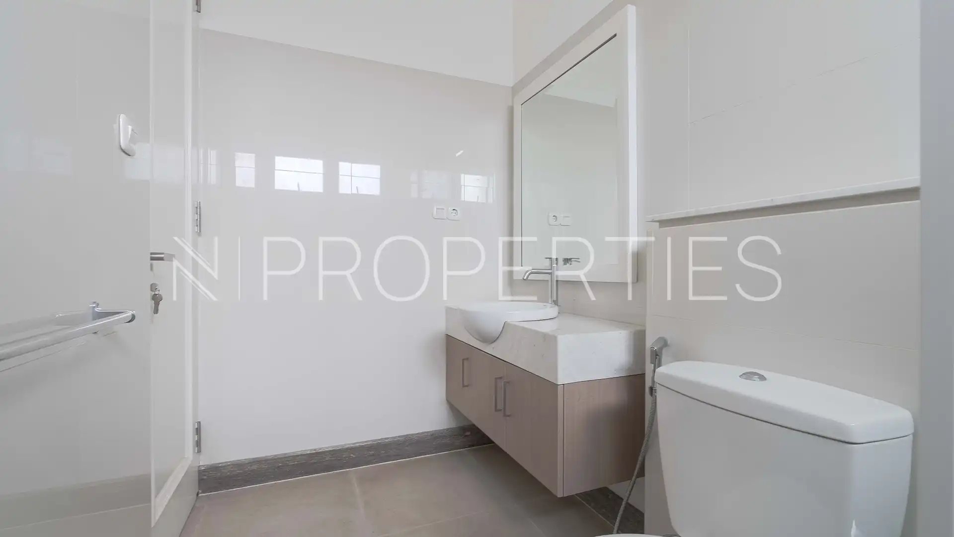 Kemang Selatan-4BR-Bathroom 2