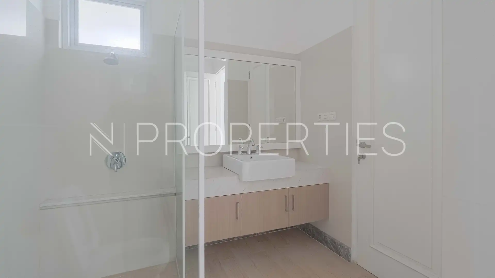 Kemang Selatan-4BR-Bathroom 3