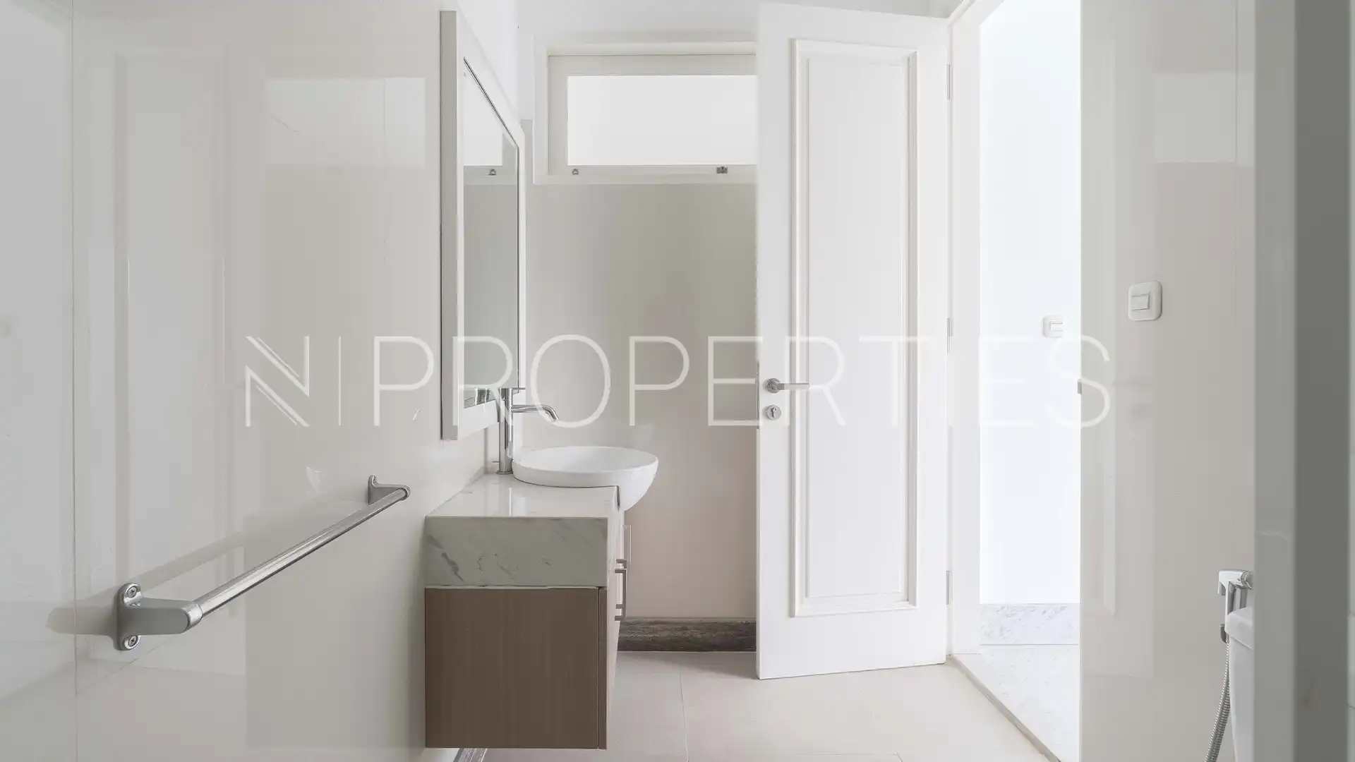 Kemang Selatan-4BR-Bathroom 4