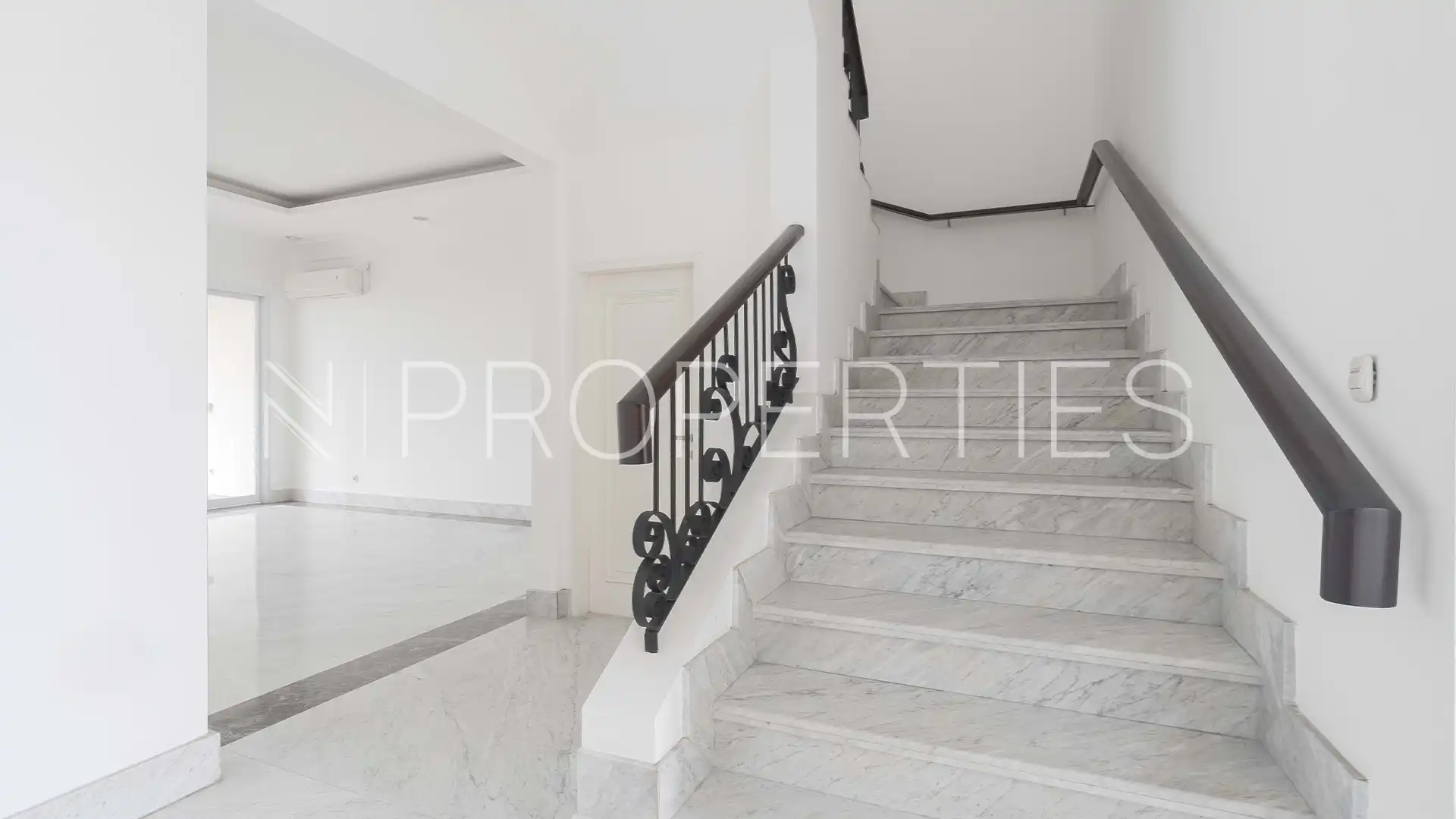 Kemang Selatan-4BR-Stairs