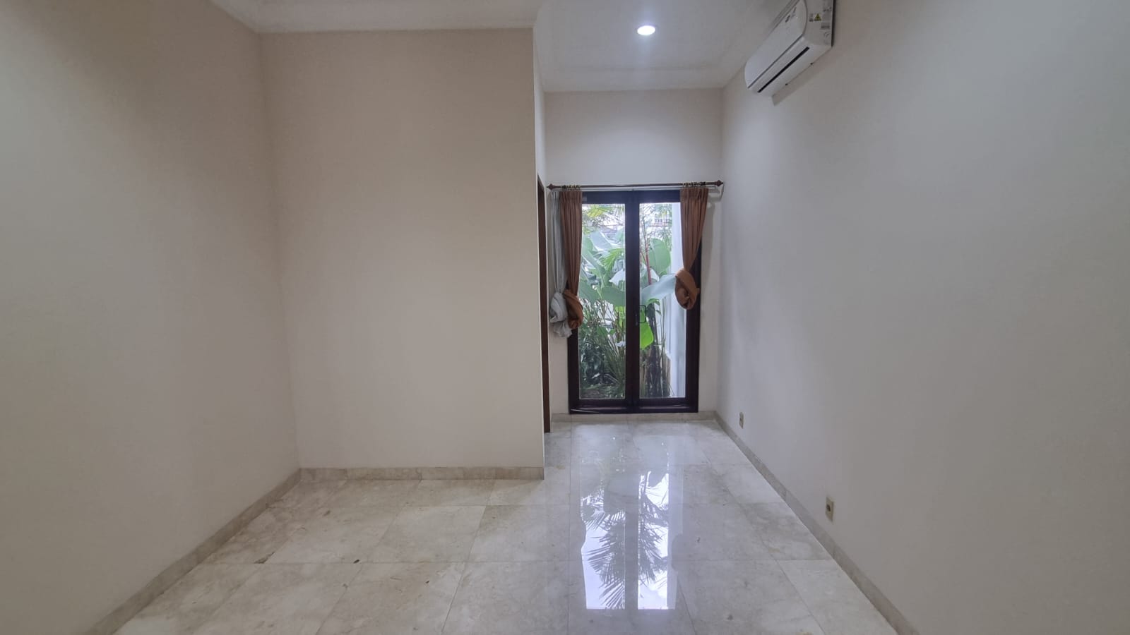 Kemang Timur-5BR-BEDROOM 1