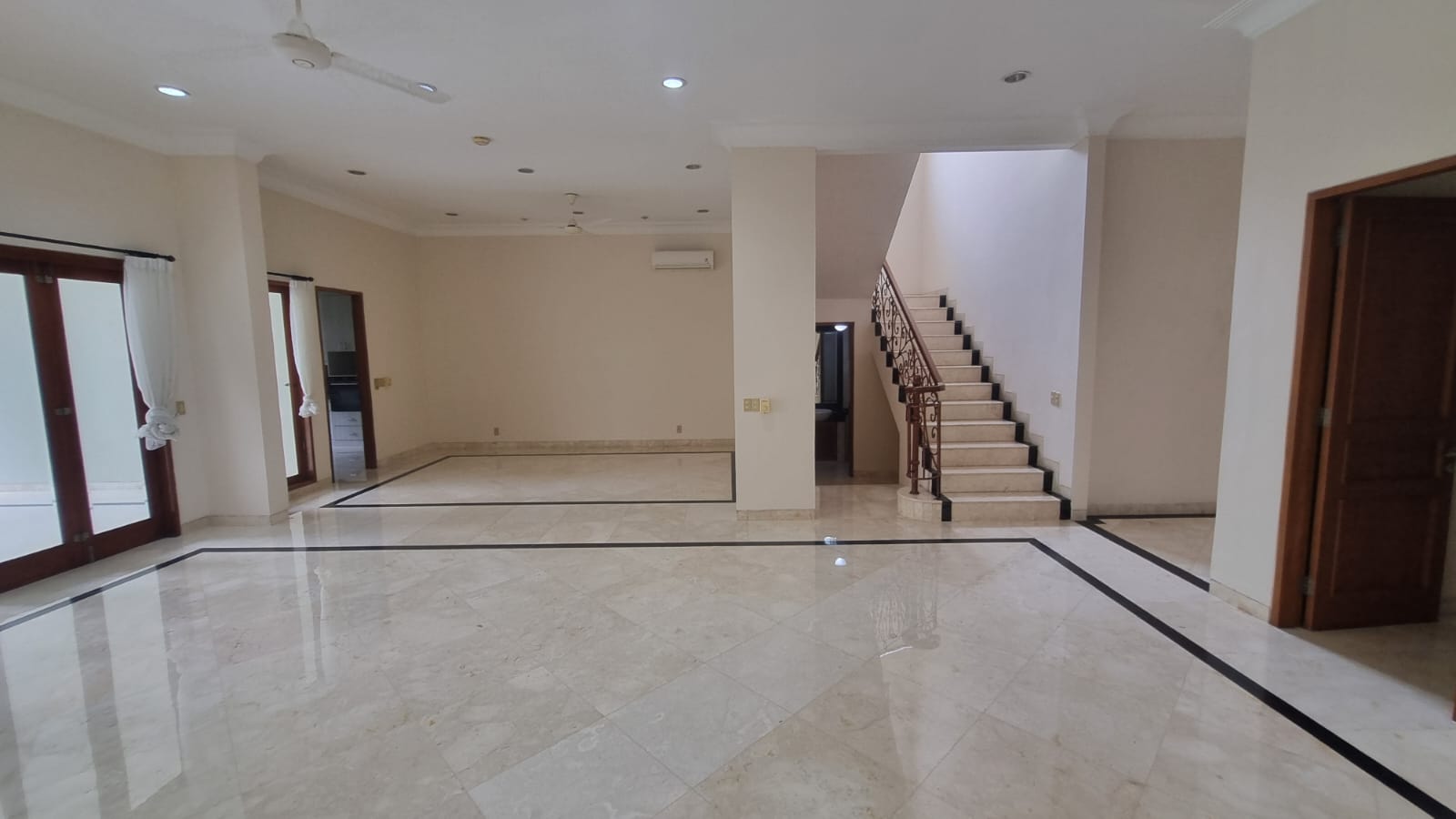 Kemang Timur-5BR-LIVING AREA Kemang Timur-5BR-LIVING AREA