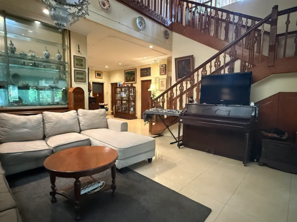 Nusa Indah Cipete No.12-10BR-Family Room