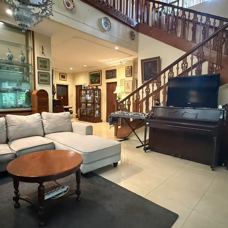 Nusa Indah Cipete No.12-10BR-Family Room