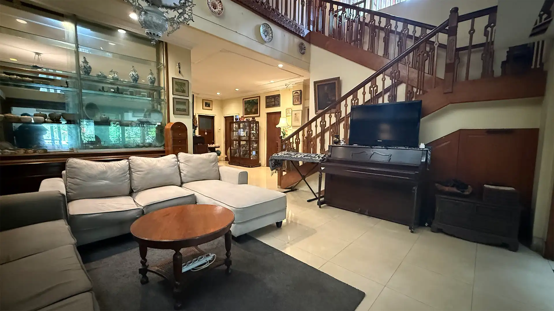 Nusa Indah Cipete No.12-10BR-Family Room