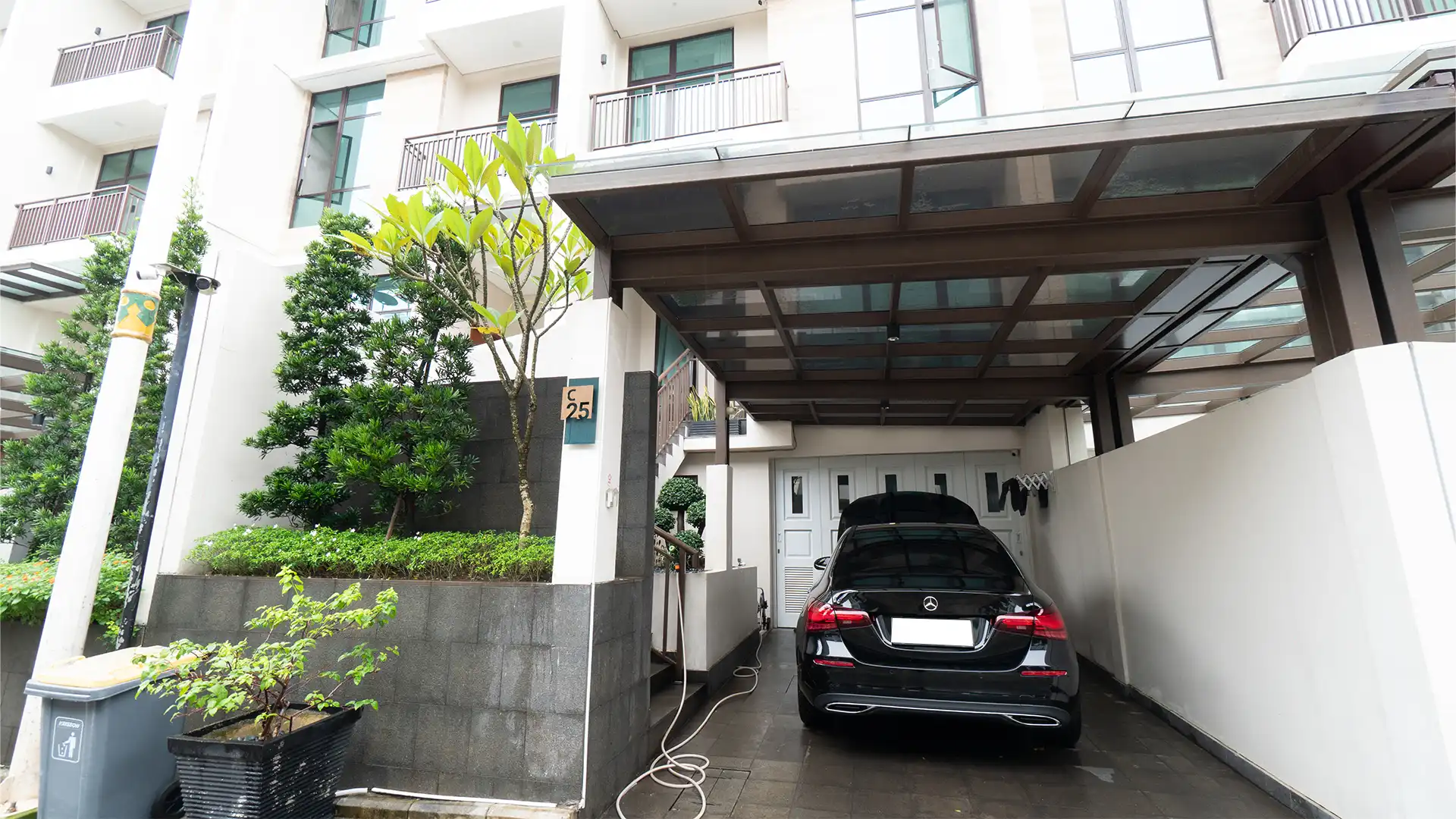 PNDINDS-4BR-Facade & Garage