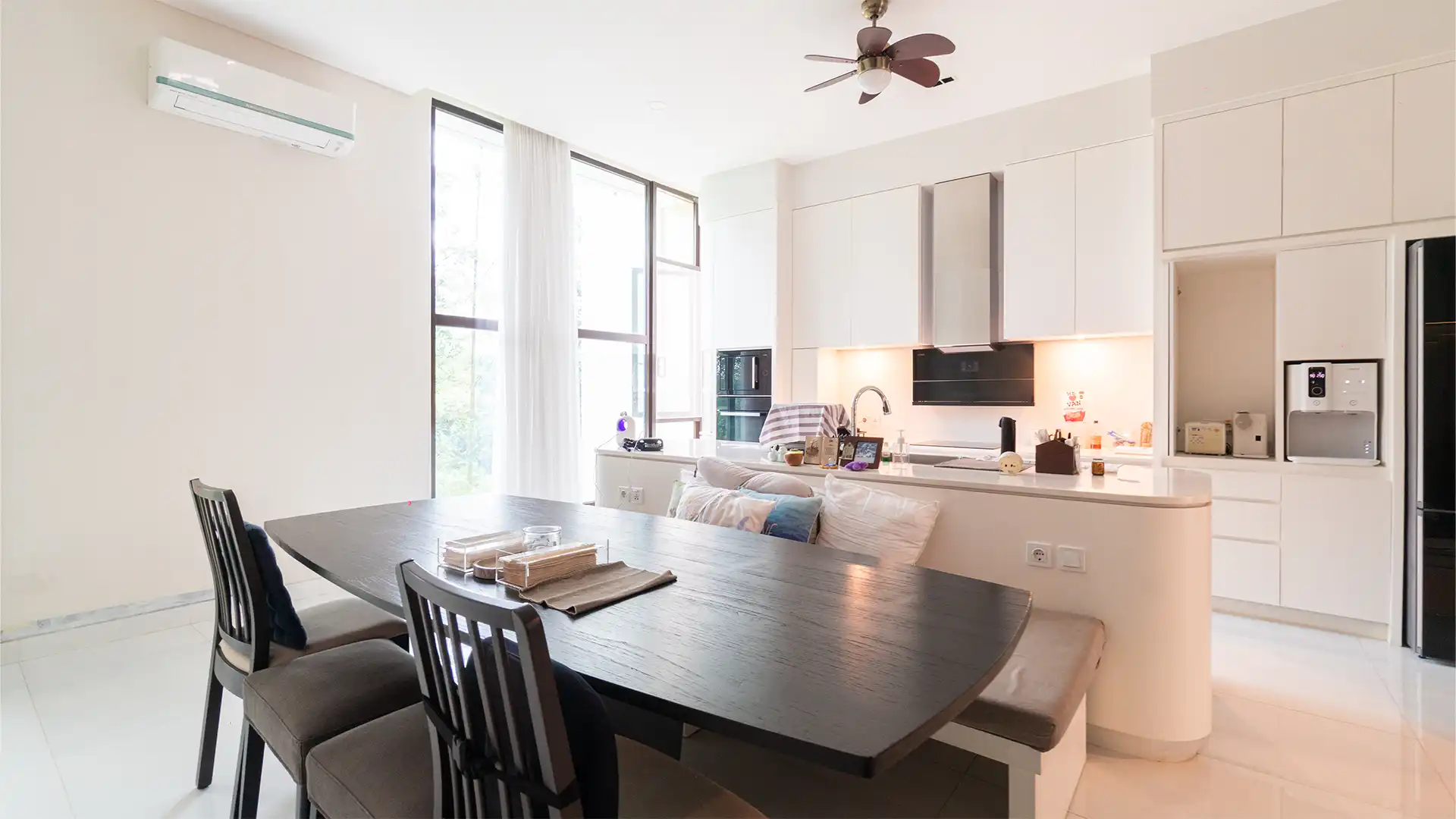 PNDINDS-4BR-Living & Kitchen Area