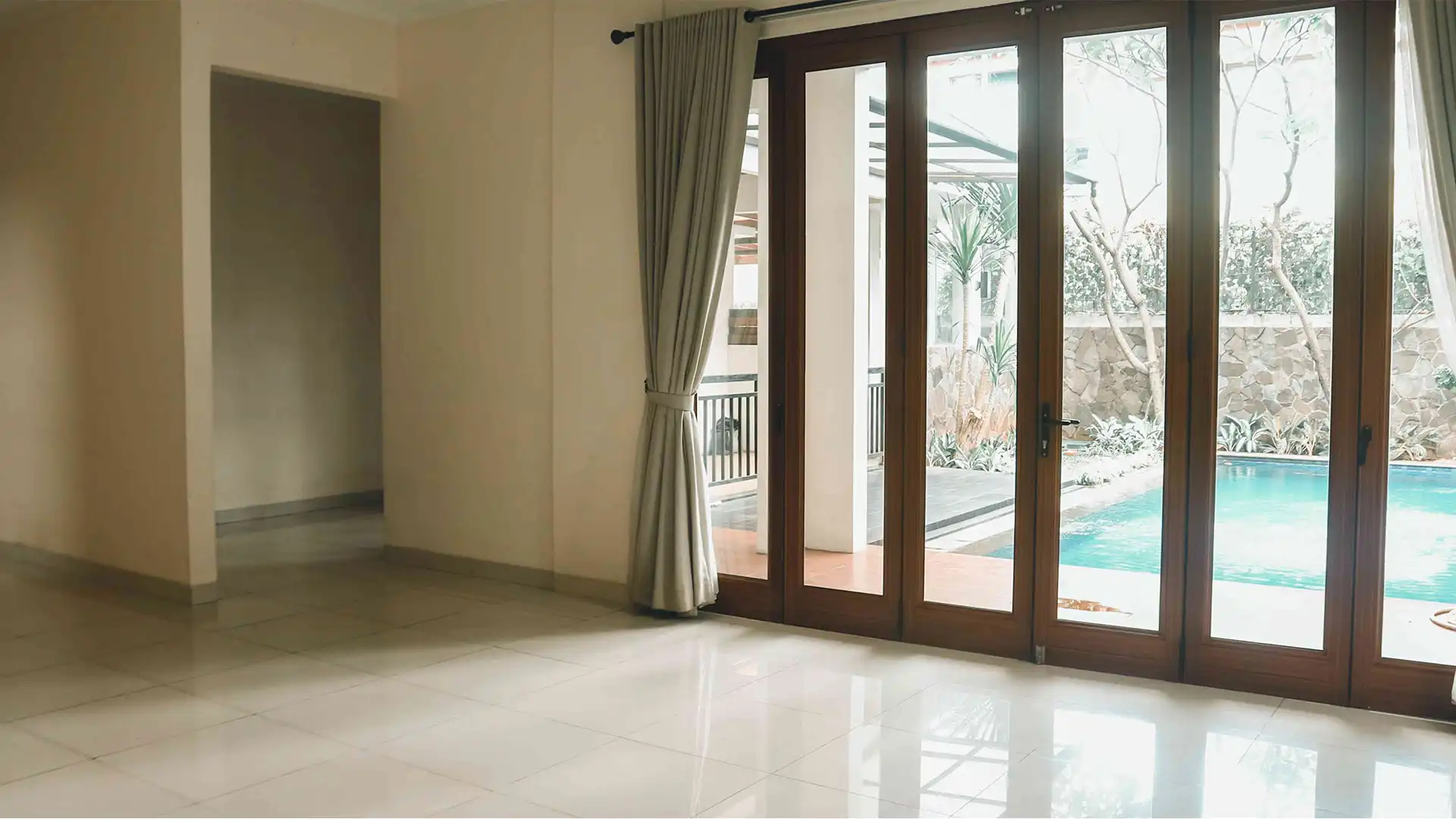 Pandawa Kenanga Residence-4BR-Living Room with Swimming Pool View