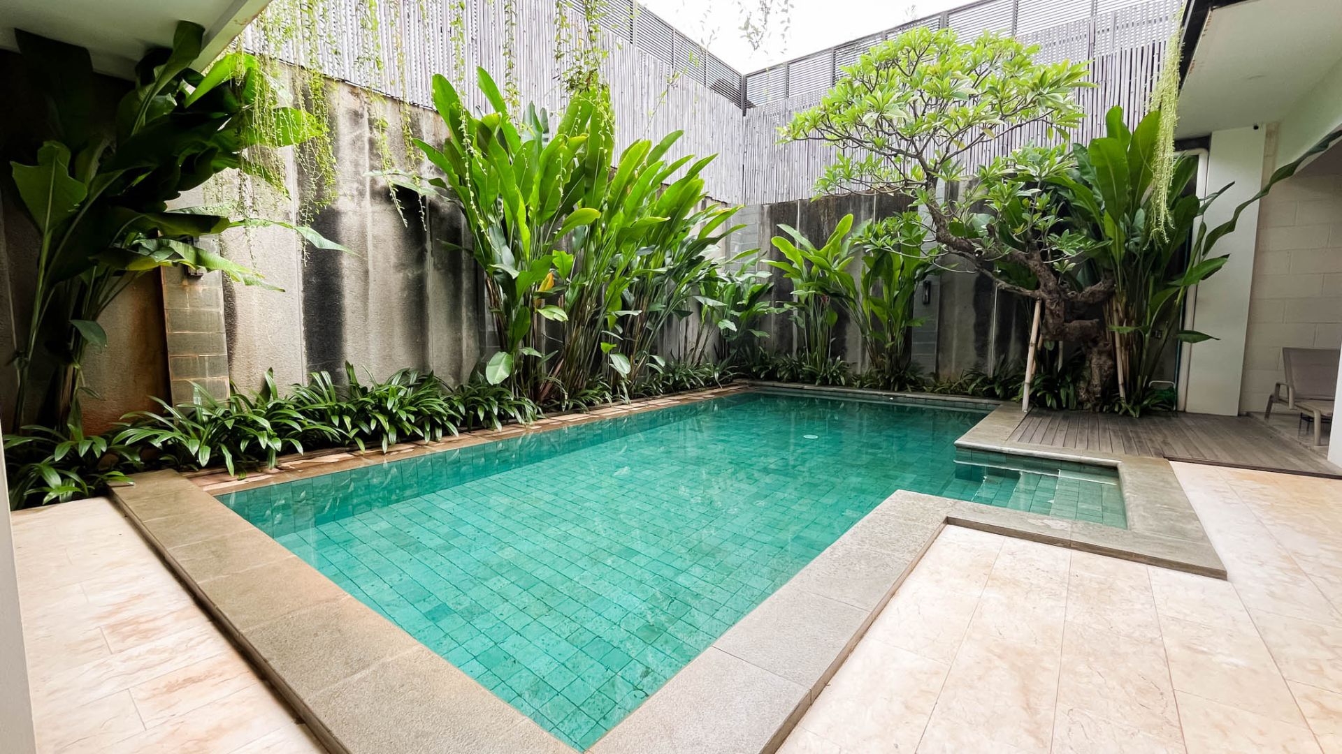Puri Sakti-Swimming Pool