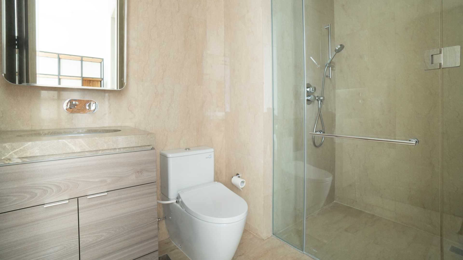 Two Verde Terraverde-3BR-Toilet