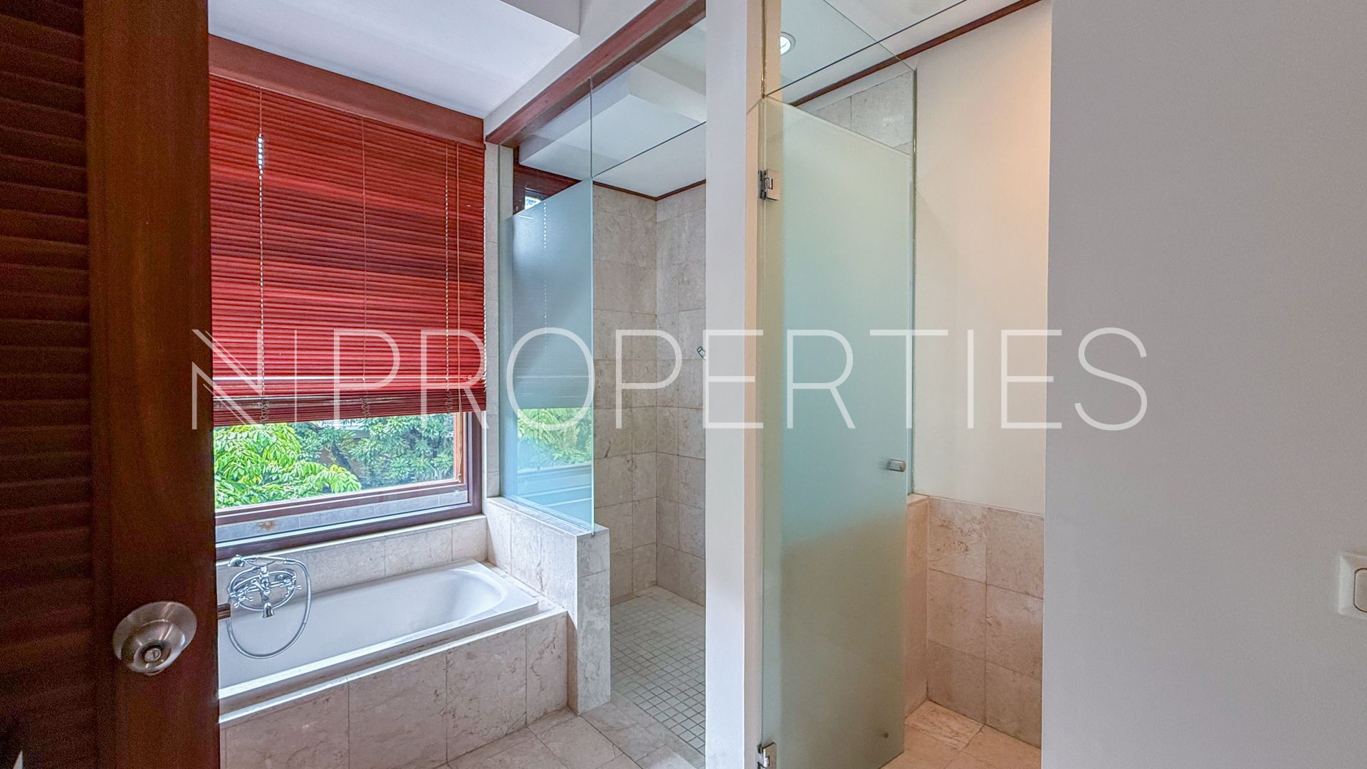 VERANDA I-3BR-BATHUB AND SHOWER