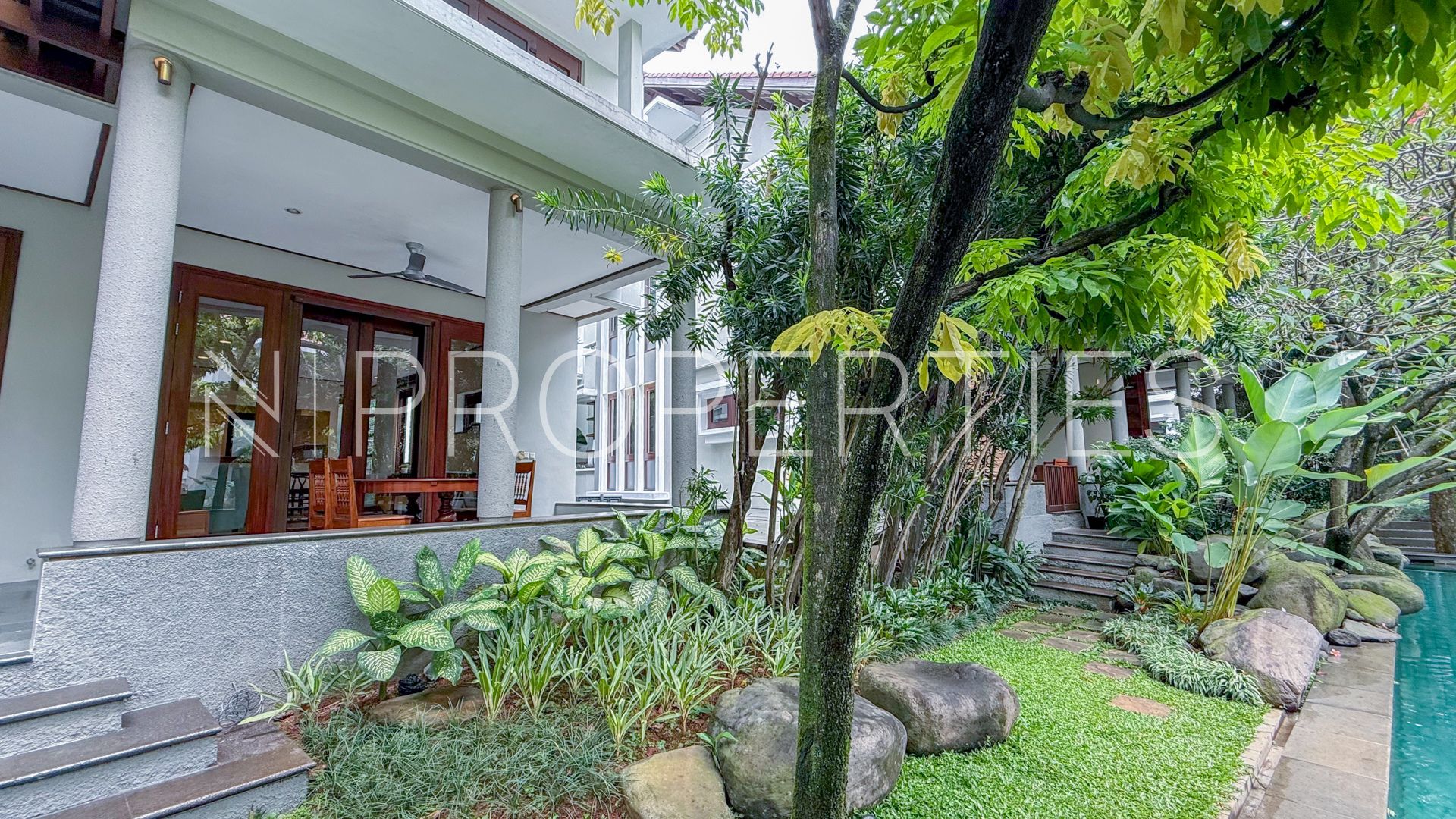 VERANDA I-3BR-MINI GARDEN AREA