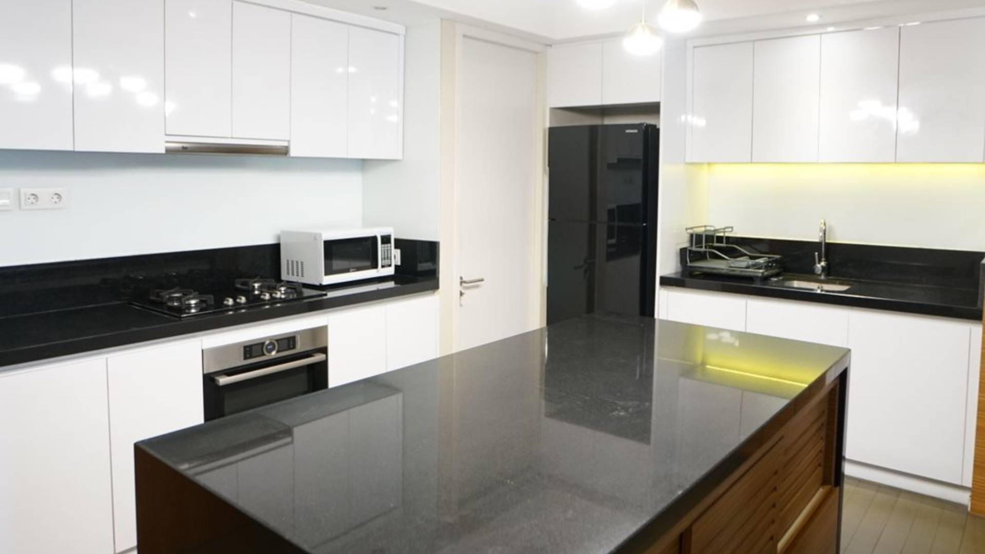 VERDE 0NE-2BR-KITCHEN AREA