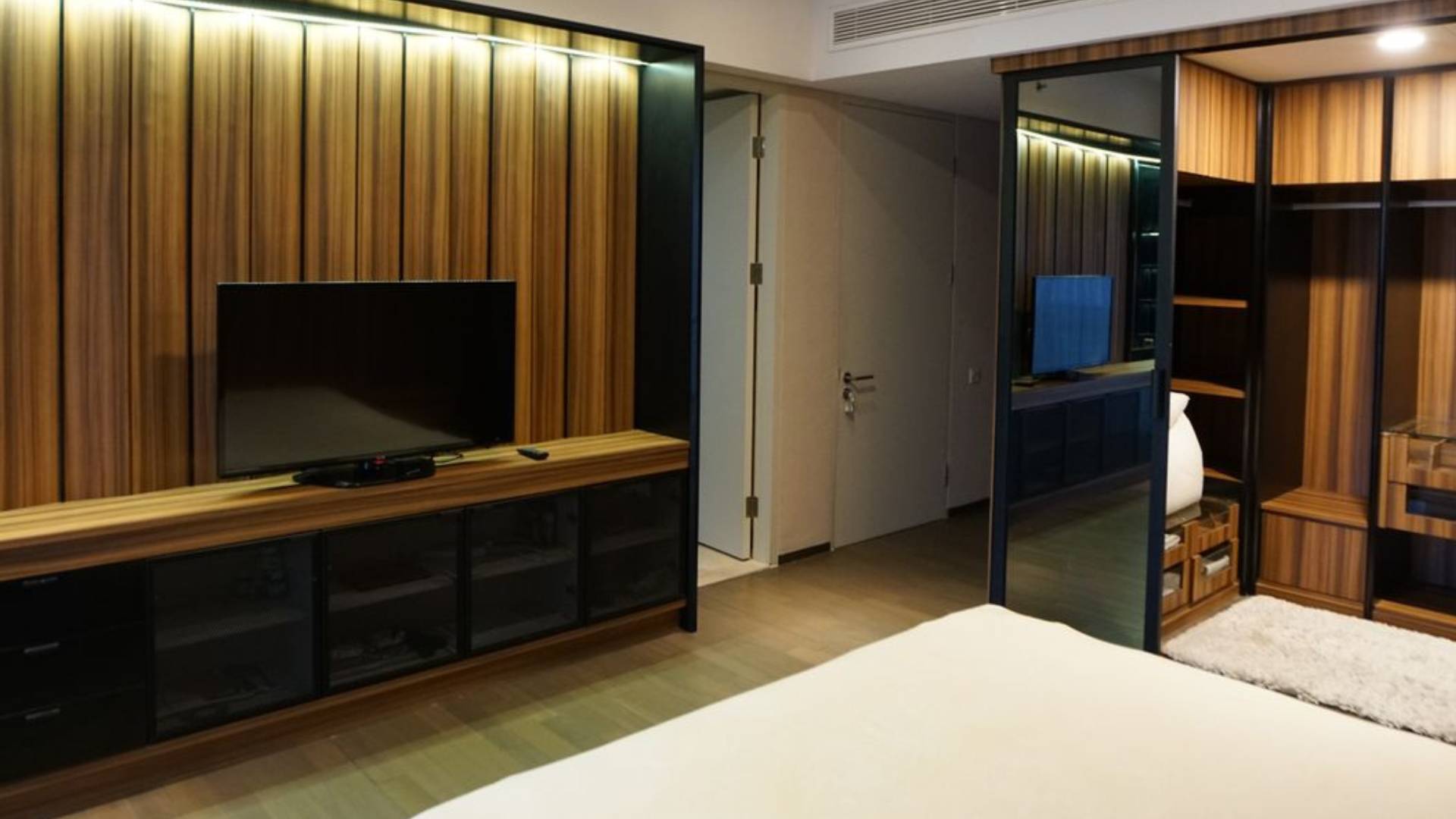 VERDE 0NE-2BR-MASTER BEDROOM DETAILED (2)